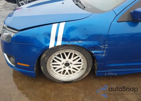 2012 Ford Fusion Sport z USA, uszkodzony, nr VIN 3FAHP0KC4CR168949